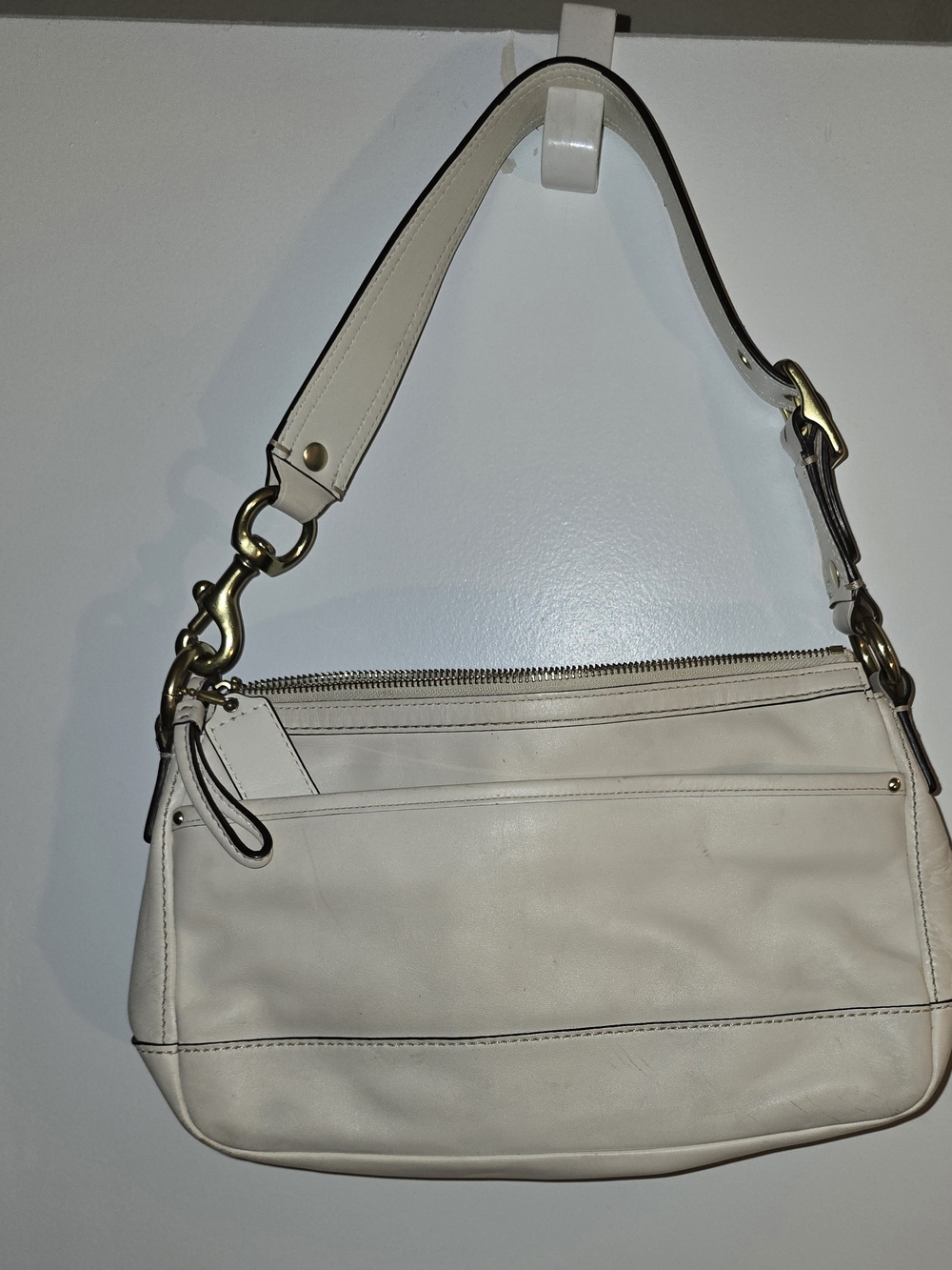 Coach Cream Leather Shoulder Bag with Dual Front Pockets - Picture 2 of 10